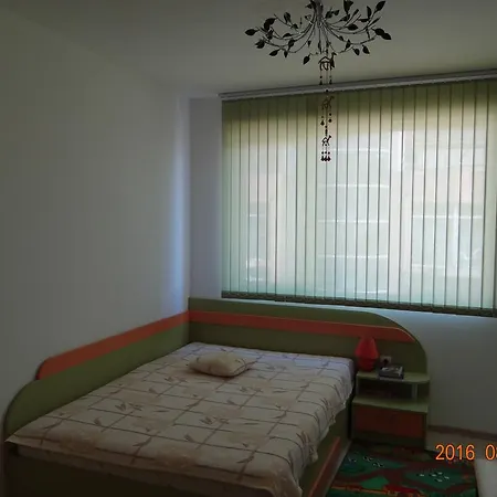 Nikol דירה